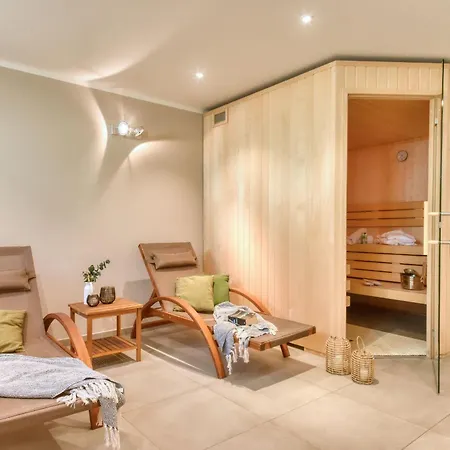 Strandlaeufer In Der Sofie Binz